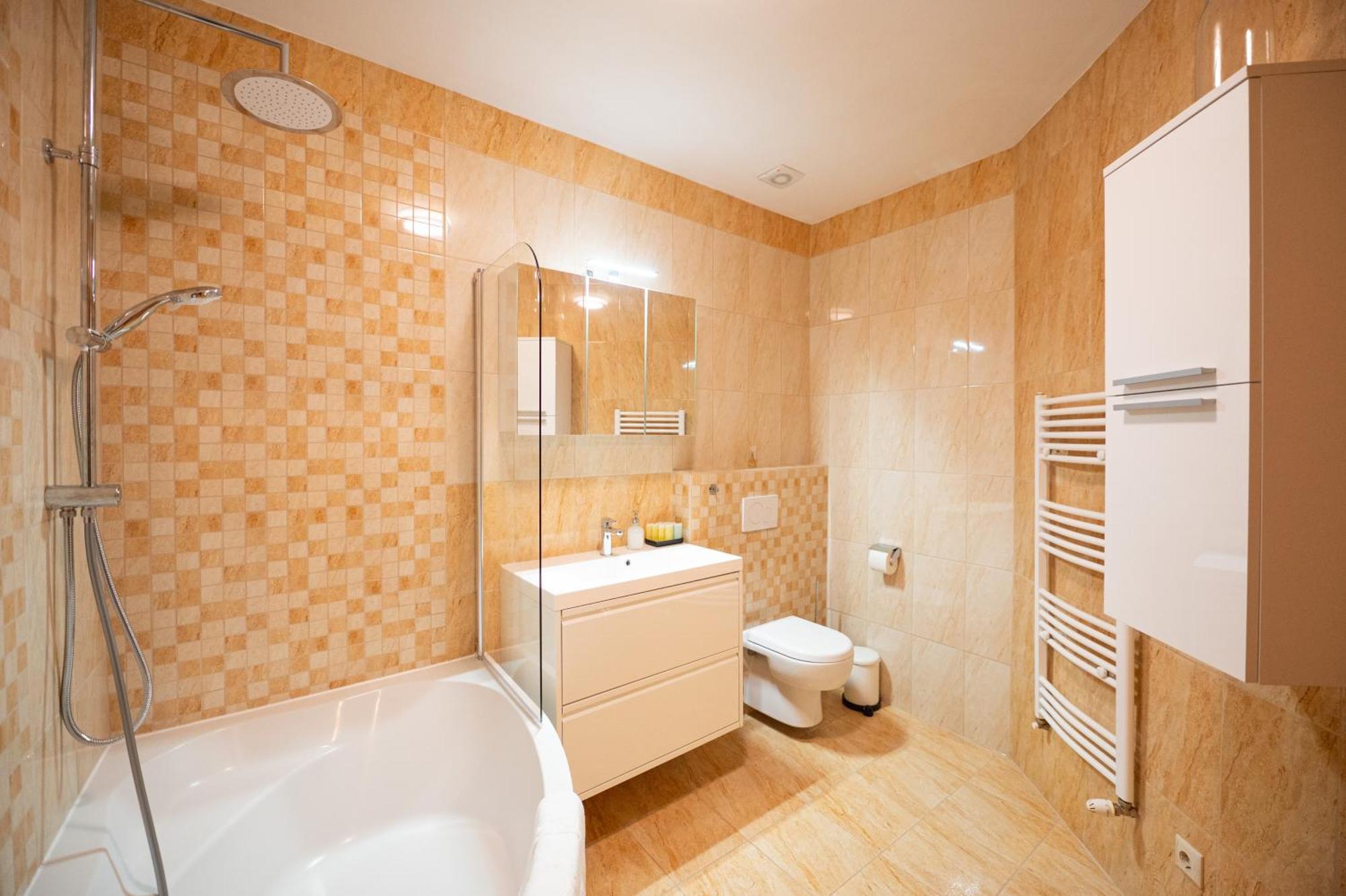 Sarah's With Pool, Wellness, Fitness * Budapešť