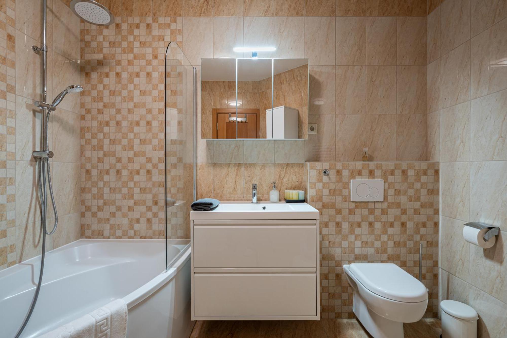 Sarah's With Pool, Wellness, Fitness Apartment *